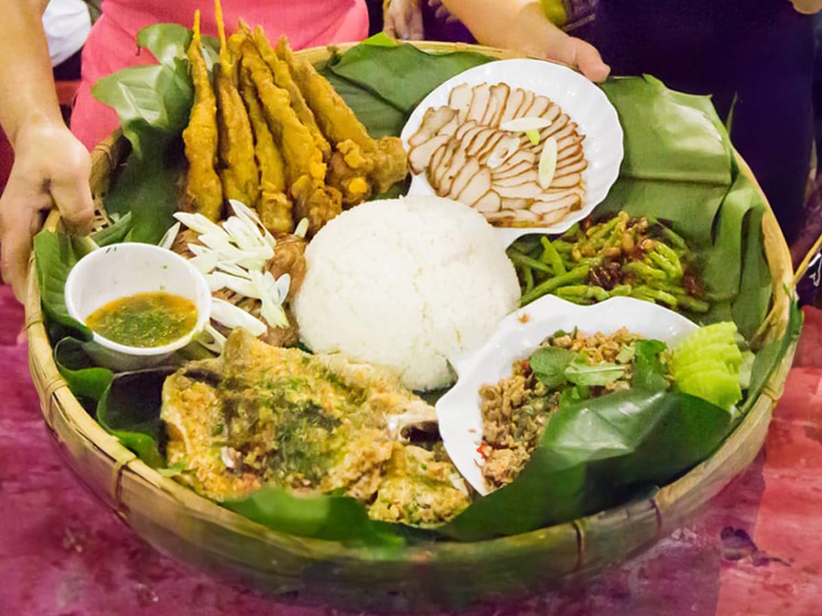 Empat makanan khas yang harus dimakan